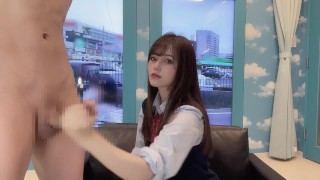 日本素人女学生在魔镜房给男人打手枪